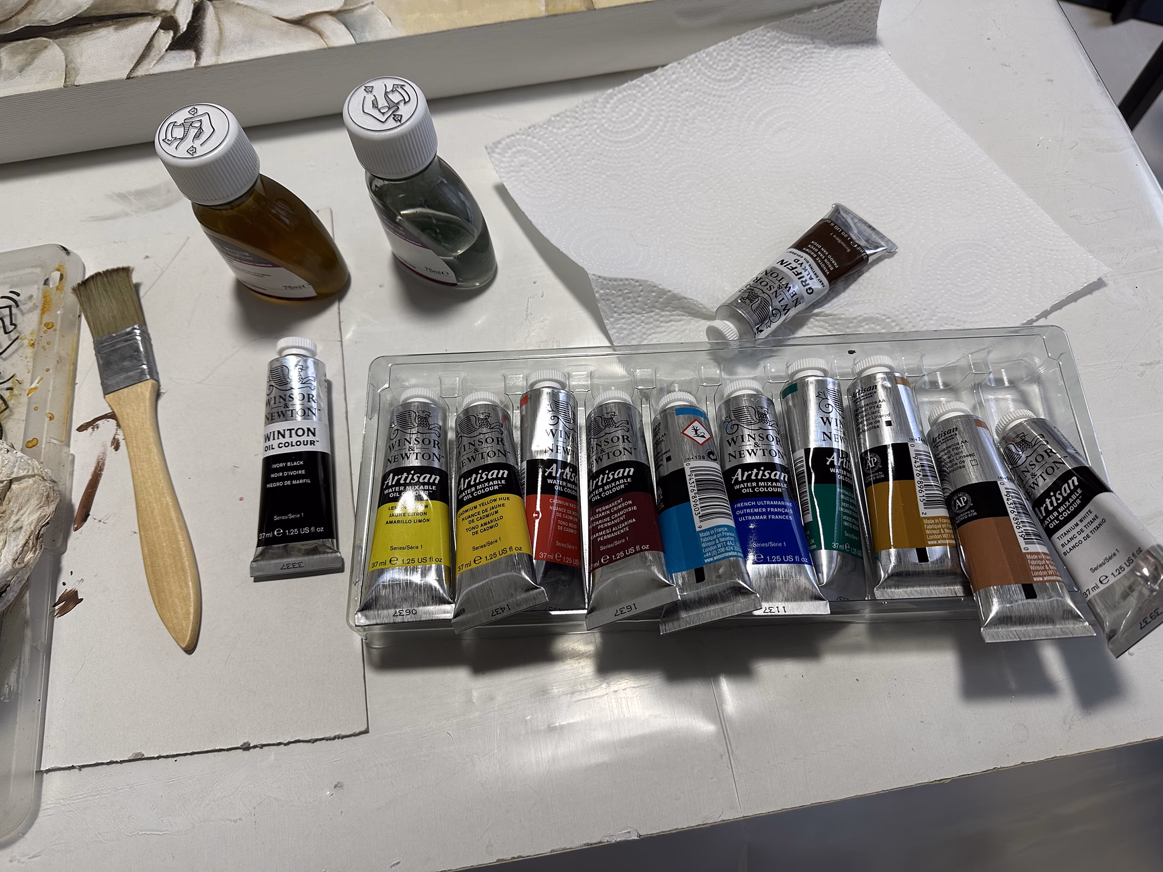 Opere in lavorazione nell’atelier dell’artista.