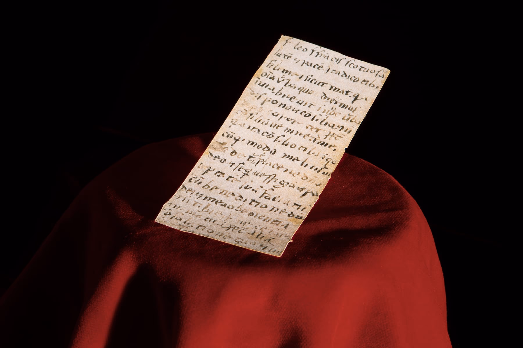 La Chartula di Spoleto, di mano di san Francesco: il frammento di pergamena con la lettera a frate Leone.